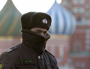 Freddo russo, immagine di un agente particolarmente vestito