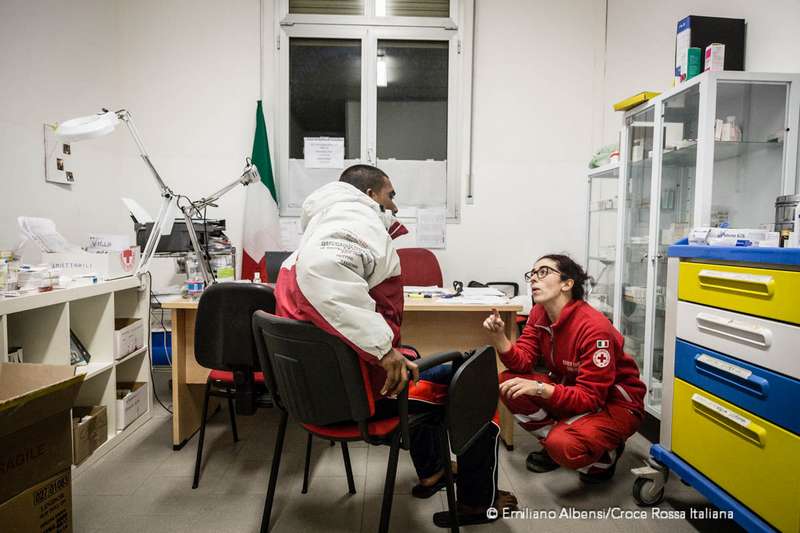 L'ambulatorio del centro di accoglienza migranti della Croce Rossa a Bresso