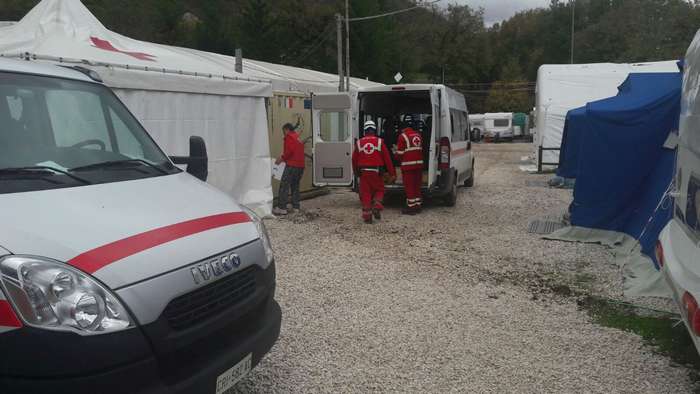 Volontari Croce Rossa al lavoro ad Ancarano di Norcia