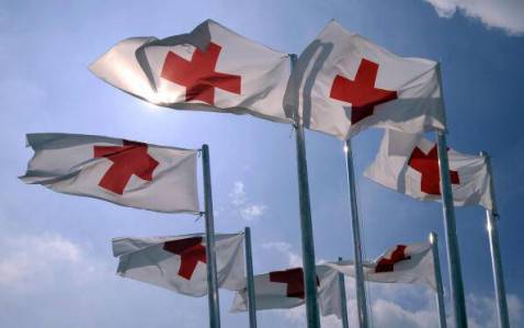 Bandiere della Croce Rossa (DAMIEN MEYER/AFP/Getty Images)