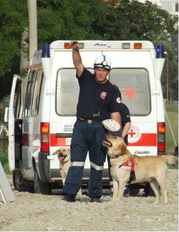 Renato Turroni accompagnato dal suo cane