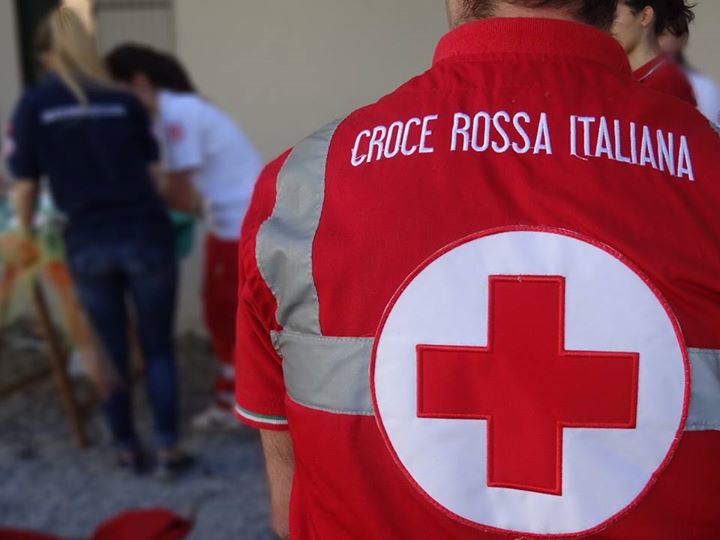 Un volontario della Croce Rossa Italiana
