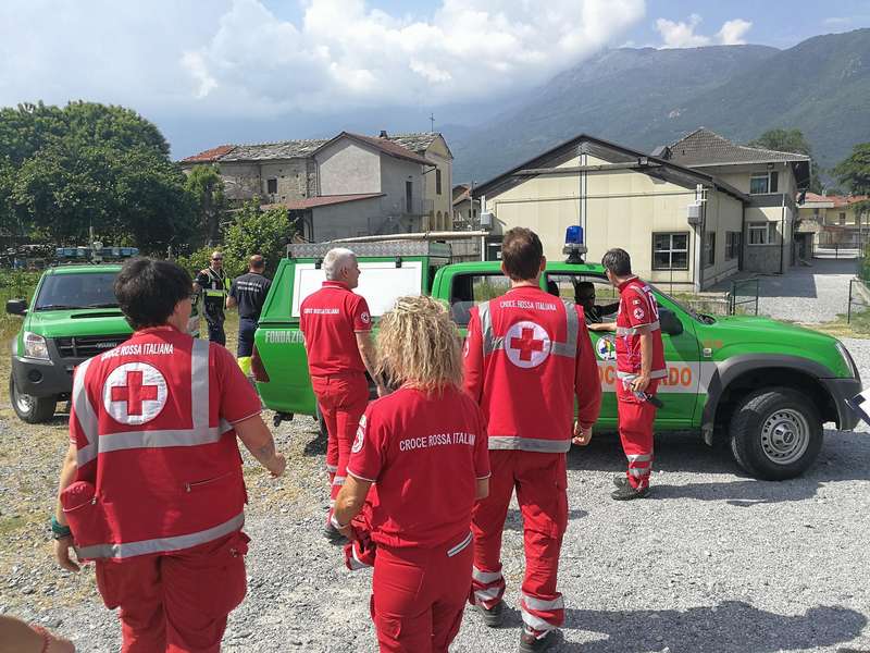 Volontari Croce Rossa durante l'esercitazione in Val Susa