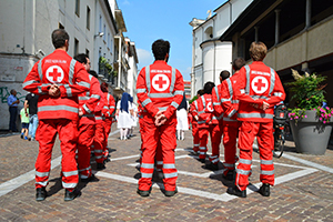 Volontari Croce Rossa in parata