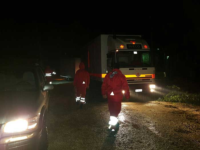 Volontari Croce Rossa al lavoro a Cepagatti