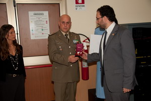 Il Presidente regionale, Adriano De Nardis, ha consegnato una medaglia d'oro al valore di Croce Rossa alla memoria del Generale di Corpo d'Armata Giangiacomo Calligaris, recentemente scomparso in un incidente di volo. 